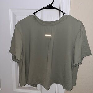 lululemon athletica sage green short sleeve crop tee and matching align shorts
